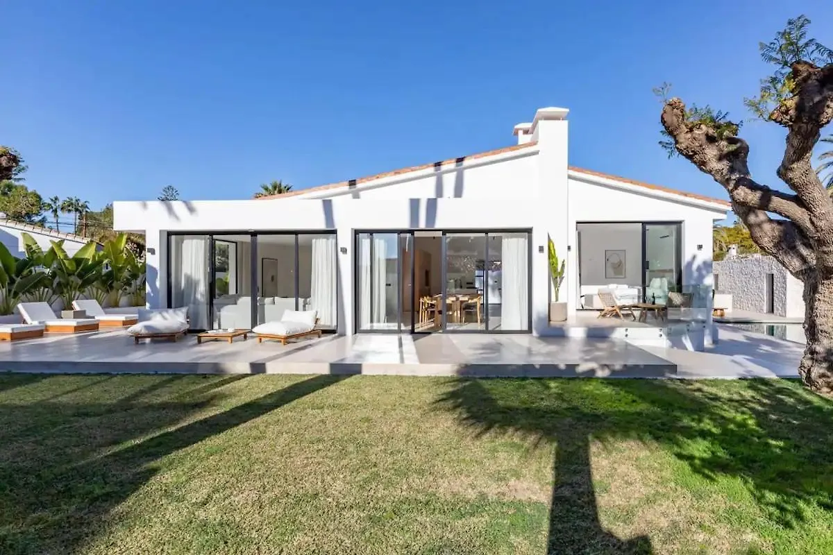 Villa Peman Luxurious Beachside Villa Marbella