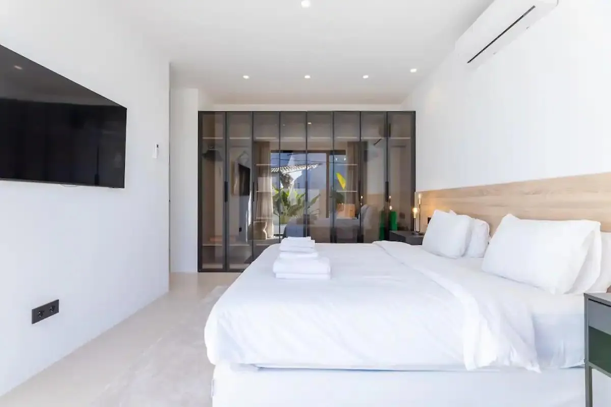 Villa Peman Luxurious Beachside Villa Marbella