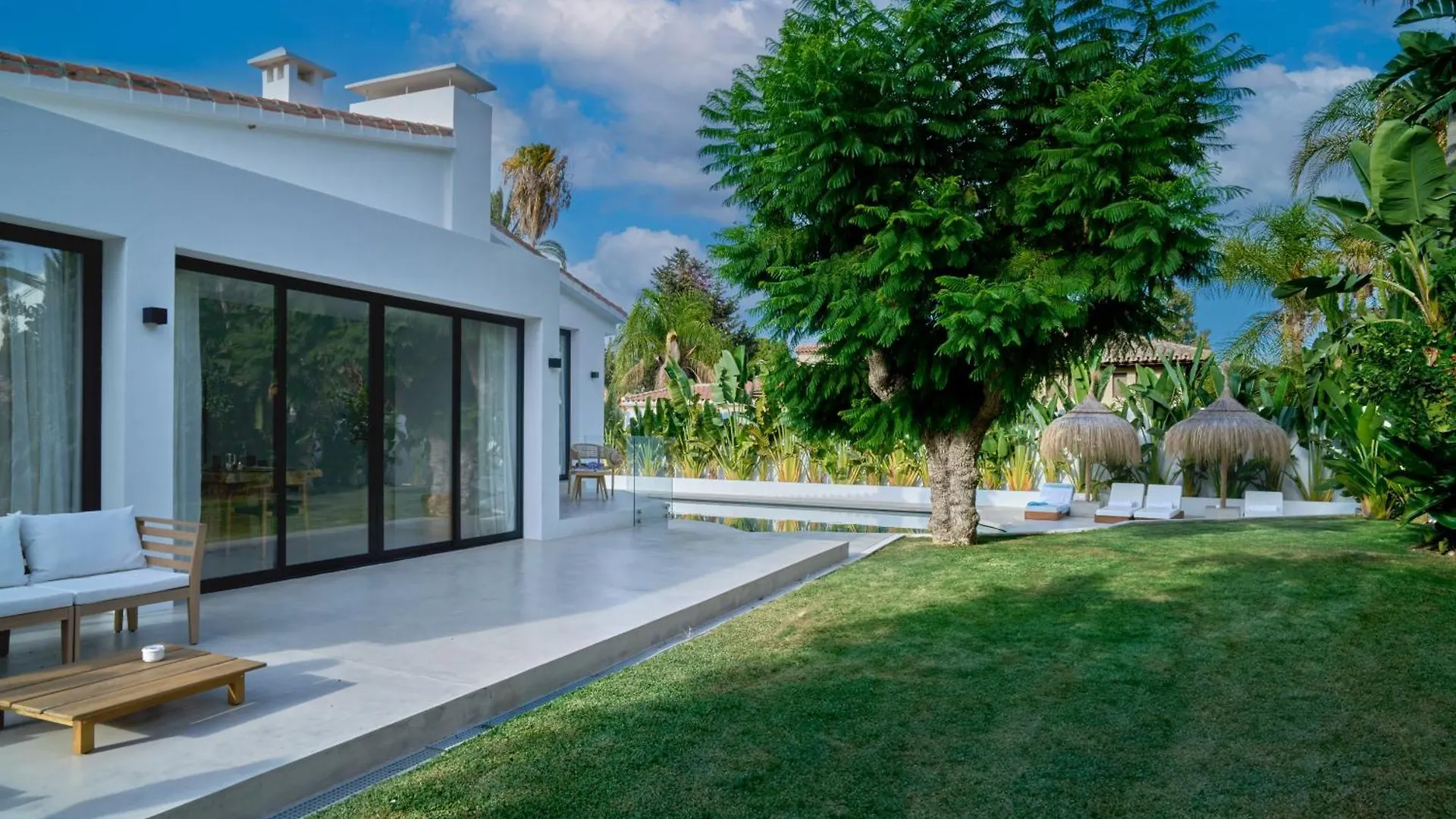 Villa Peman Luxurious Beachside Villa Marbella España