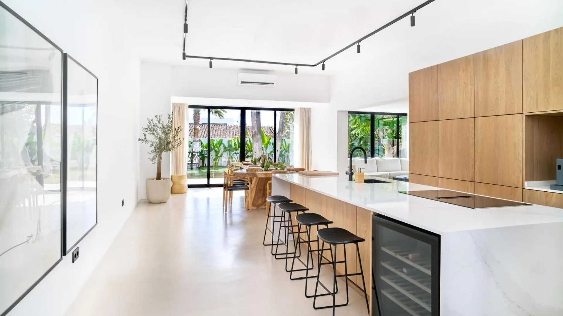 Villa Peman Luxurious Beachside Villa Marbella