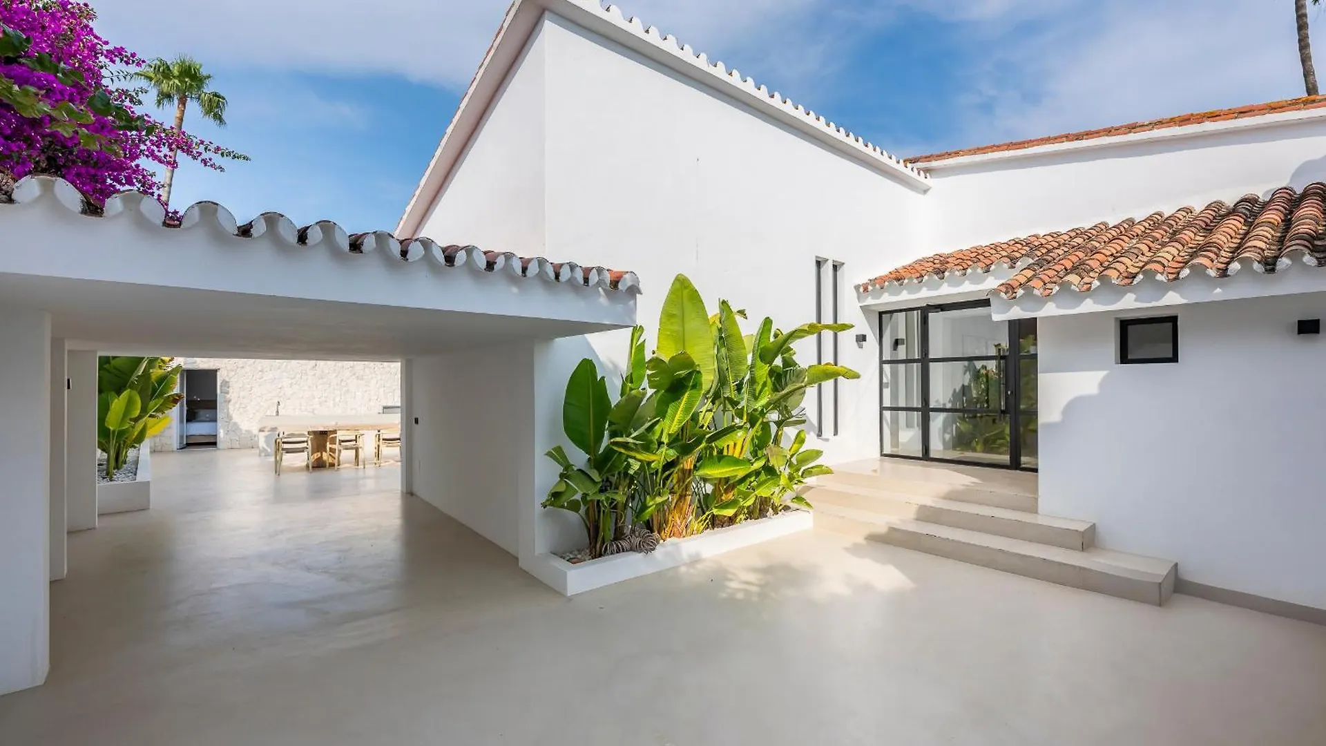 Villa Peman Luxurious Beachside Villa Marbella