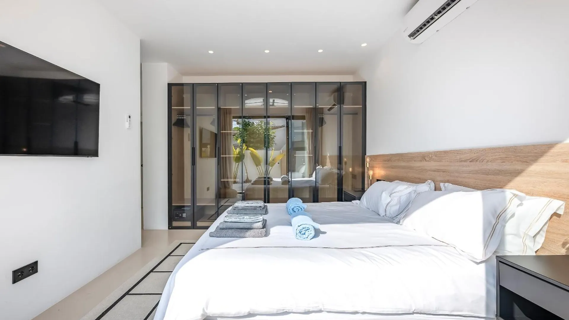 Villa Peman Luxurious Beachside Villa Marbella