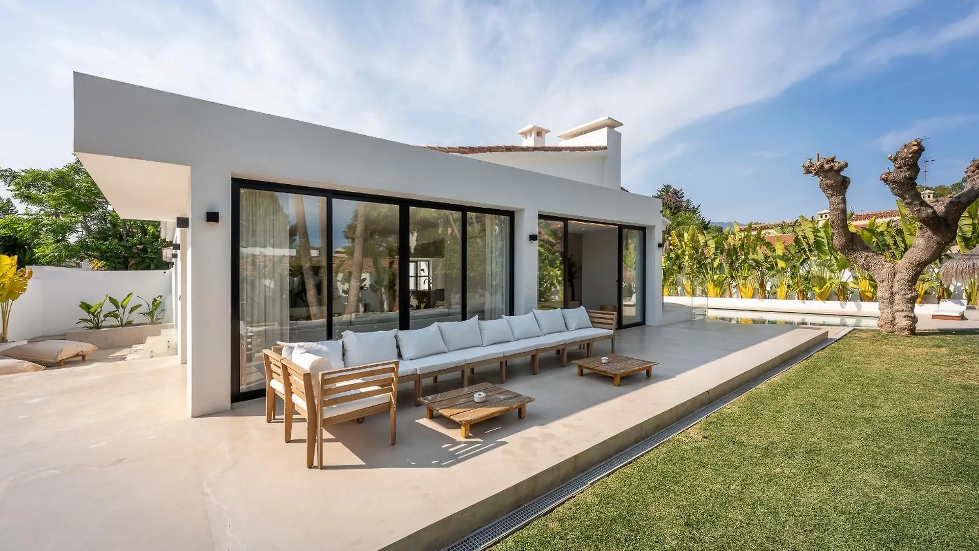 Villa Peman Luxurious Beachside Villa Marbella España